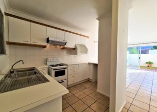 Exceptional 2 Bedroom Apartment in Rondebosch for rent