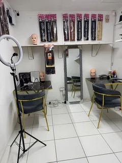 Salon chair for rent