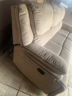 3-seater recliner couch