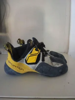 La Sportiva P3n system size 7.5 with Harness including powder bag