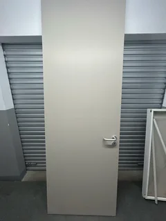 Wooden Doors (including handles and hinges) x6