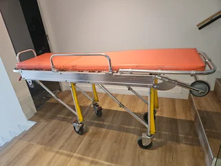 Foldable stretcher