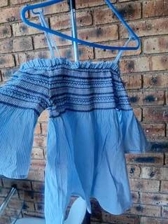 Pretty tops preloved