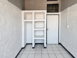 Rent a room in a 3 bedroom apartment - Johannesburg Central