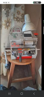 Key cutting  machine.working comdition