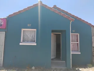 2bedroom house for sale in Bayview open plan kitchen lounge. Garage