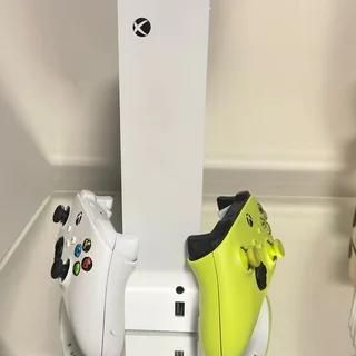 Xbox series S with 2 controllers, still works exceptionally