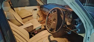 1984 Mercedes-Benz C-Class Sedan