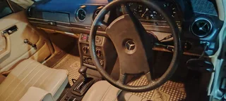 1984 Mercedes-Benz C-Class Sedan