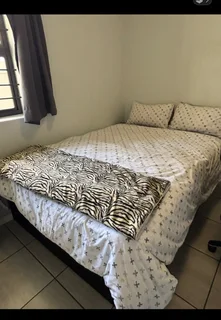 Bed square queen bed