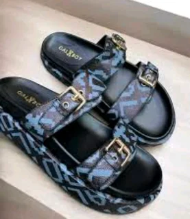 William online boutique for original ladies slides