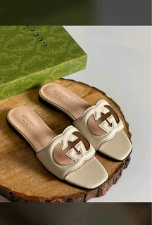 William online boutique for original ladies slides
