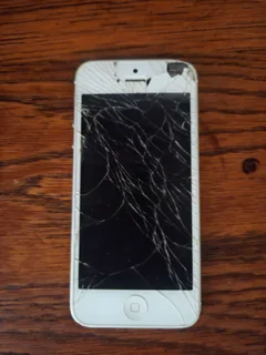 Apple iPhone 5 – Working Condition – Cracked Screen – Pretoria