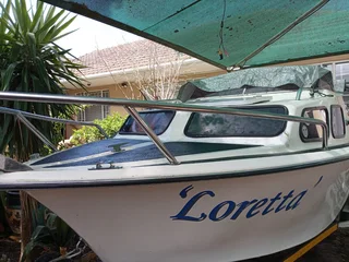 Calibre 75HP Boat - 2-Stroke, 3-Cylinder Engine - Great Condition, Minor Electrical Issues