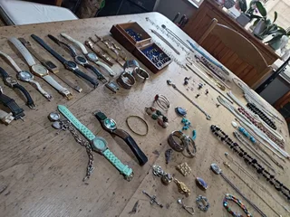 100 pieces of jewellery