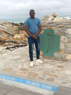 I am Davie Malawian guy looking for a job as a garden boy or housekeeping,I am available all day in