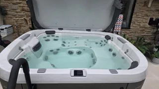 Like New Jacuzzi J575 Hot Tub With Steps And Cover