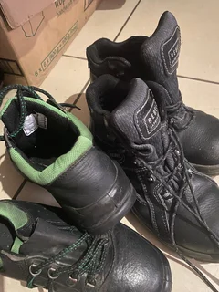 Safety boots