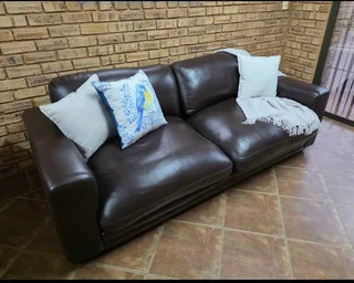 Coricraft 3 Seater Leather couch - Excellent condition ✅