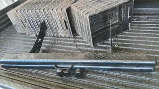 H100 tow bar R2800 neg brand new no scratches not damage