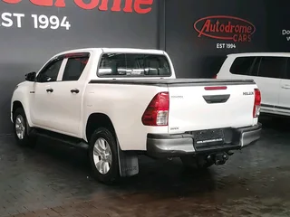 Toyota Hilux 2.4GD-6 D/Cab P/U M/T 4x2 