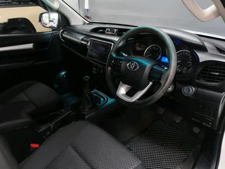 Toyota Hilux 2.4GD-6 D/Cab P/U M/T 4x2 