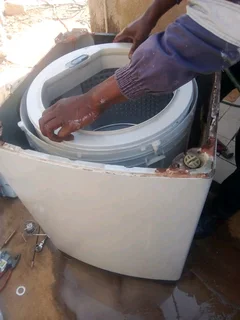 Good Fridges Technician. We repair washing machines, air conditioners, stoves, and ovens, as well as