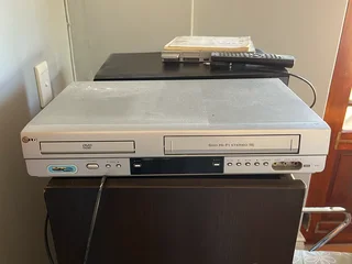 LG Combined VHS and DVD player for R450