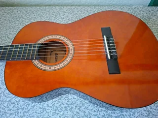 Beginner/Student sized classical guitar with nylon string