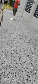 Exposed aggregate concrete