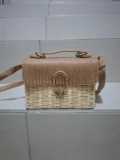 straw-effect cross body bag