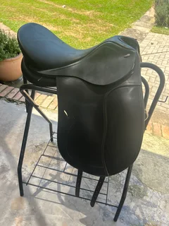 Dressage saddle