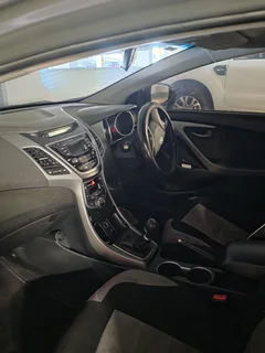 Hyundai Elantra Sedan 1.6 manual metallic grey