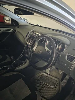 Hyundai Elantra Sedan 1.6 manual metallic grey