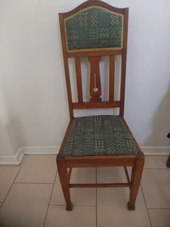 Chairs - Ad posted by Vivienne Budlender