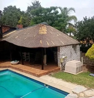 THATCH ROOFS AND LAPA.