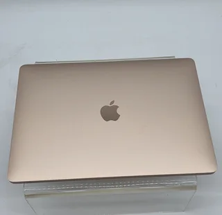 Apple MacBook Air M1 13” 8gb RAM 256 SSD GOLD 2020 95% Battery