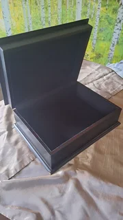 Box - Ad posted by Lenie Simmonds