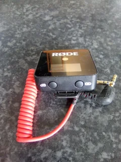 Digital wireless audio transmitter