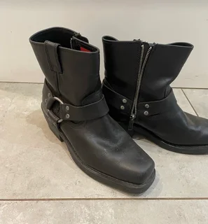 Biker boots