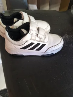 Adidas size 9 kids R180